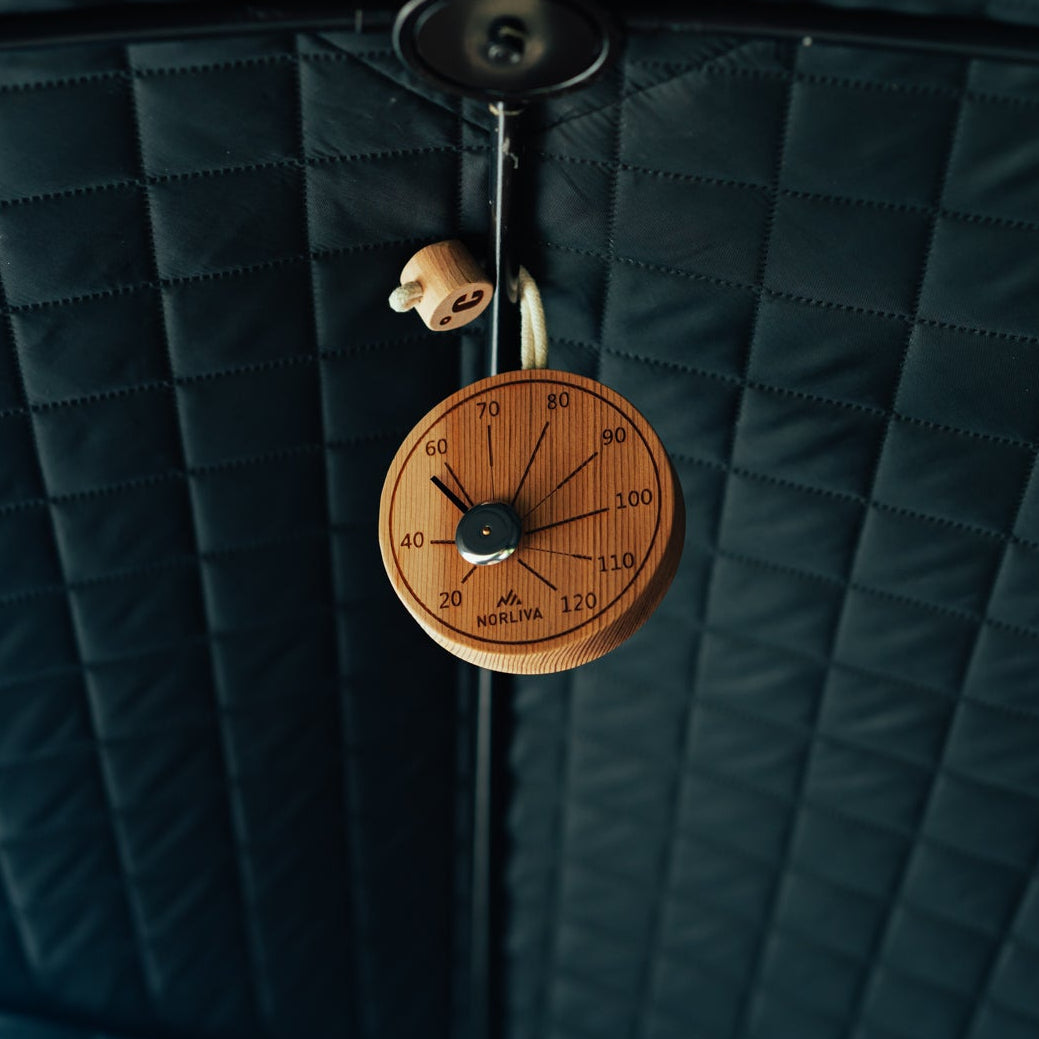 Sauna thermometer, hangable
