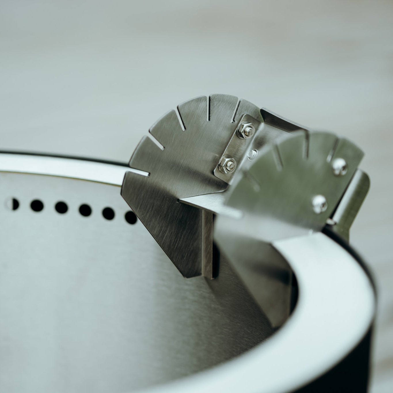 Flame salmon board for fire bowl