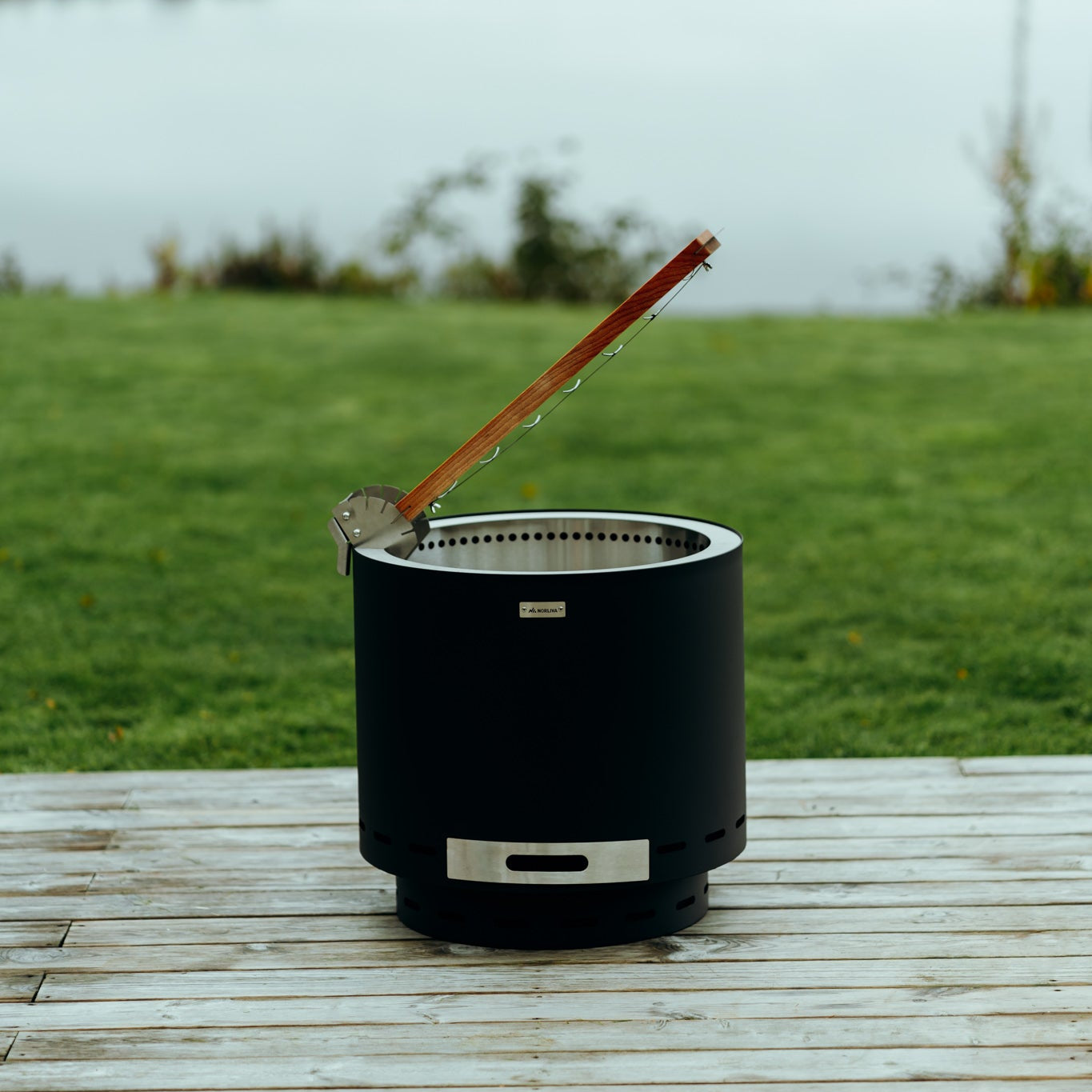 Flame salmon board for fire bowl