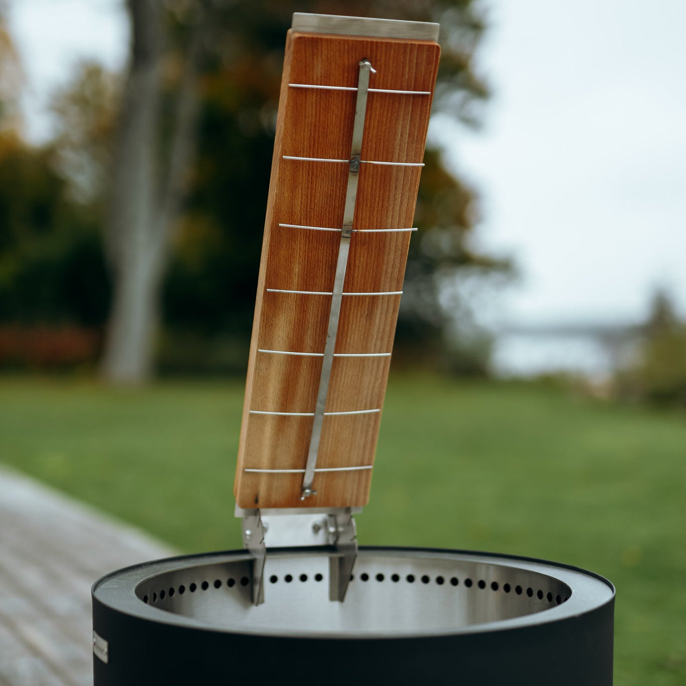 Flame salmon board for fire bowl