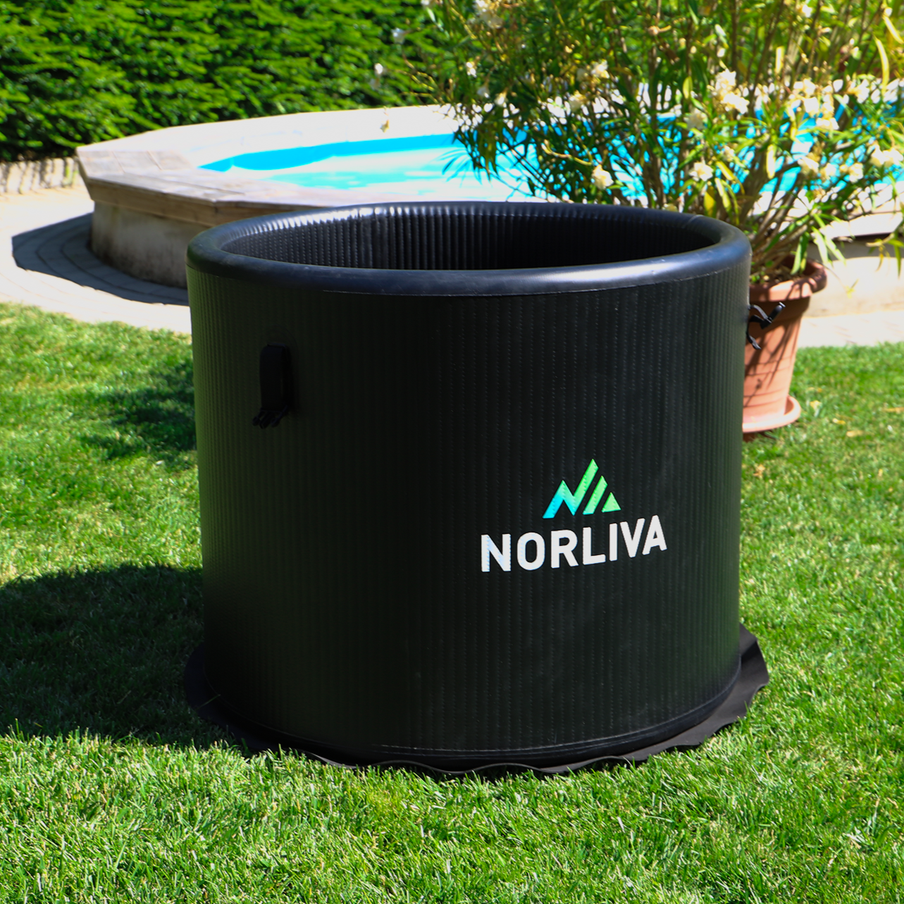 Inflatable ice tub