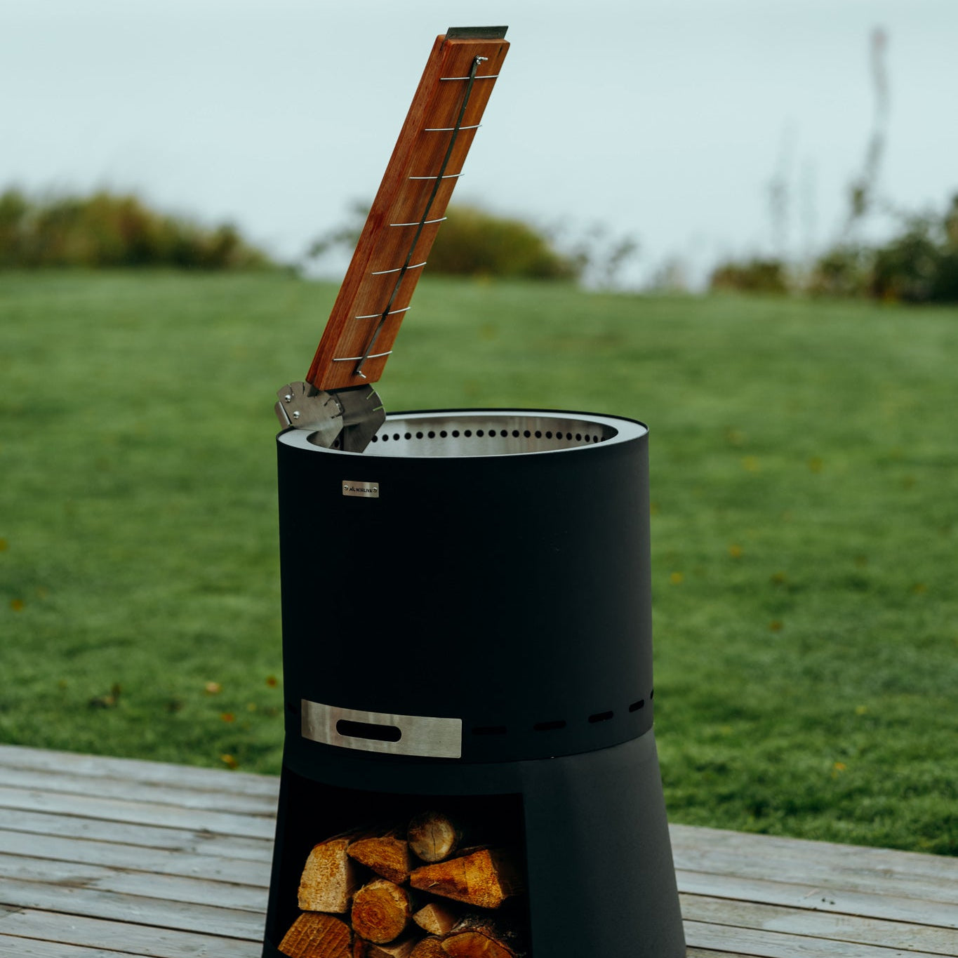 Flame salmon board for fire bowl